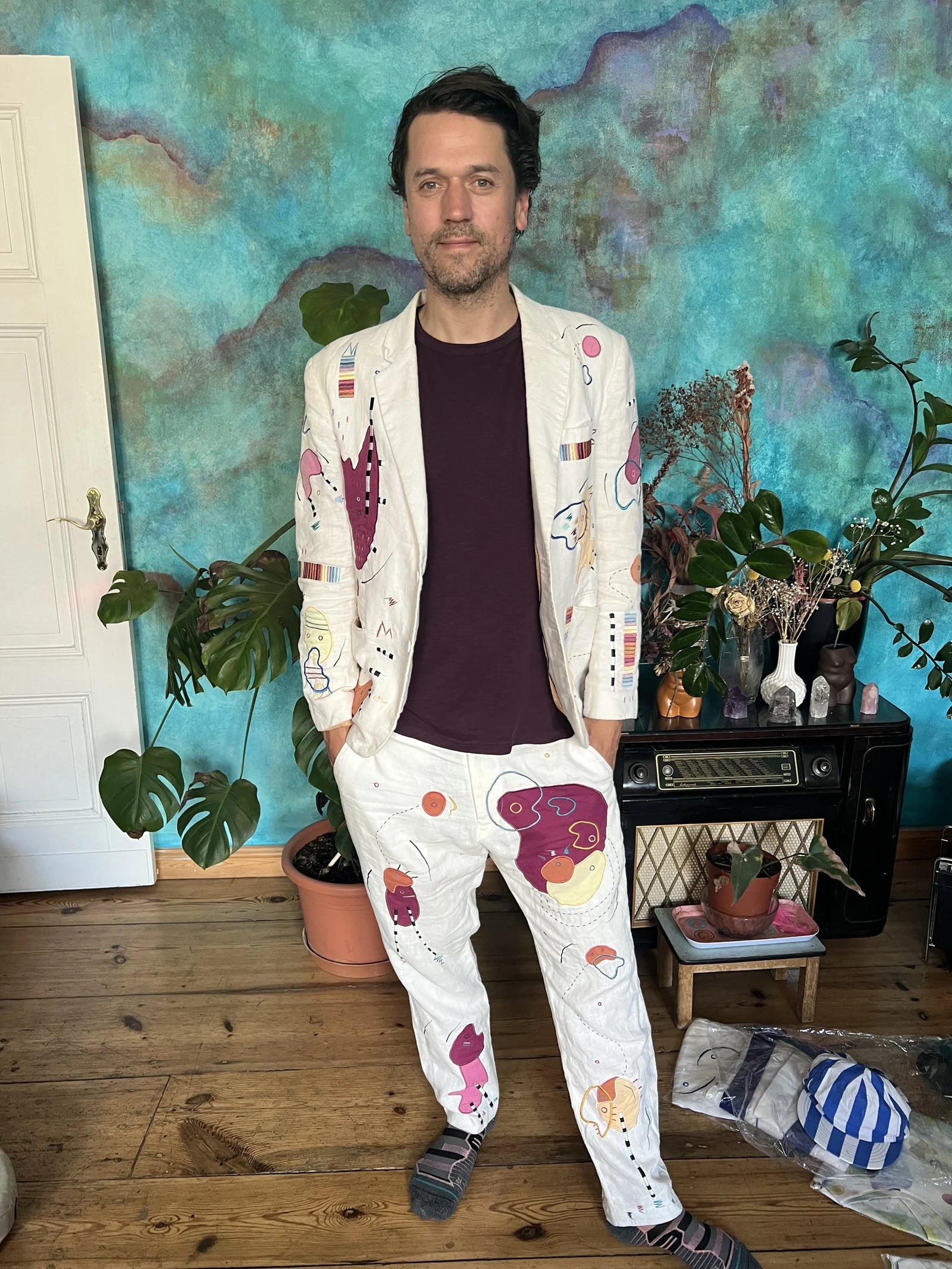 Nico Stojan wearing a white hand-drawn UKENA suit